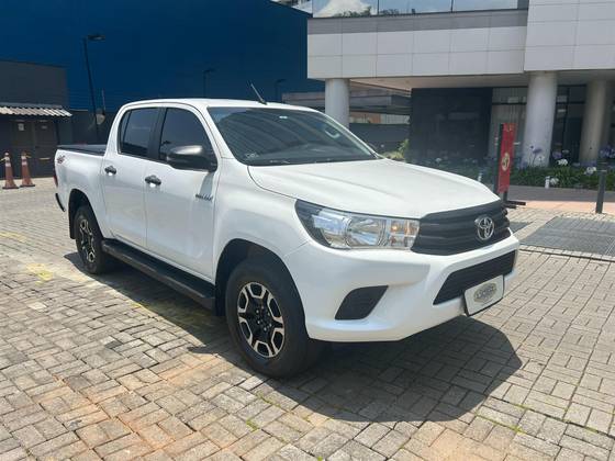 TOYOTA HILUX 2.8 POWER PACK 4X4 CD 16V DIESEL 4P MANUAL TOYOTA HILUX 2.8 POWER PACK 4X4 CD 16V DIESEL 4P MANUAL